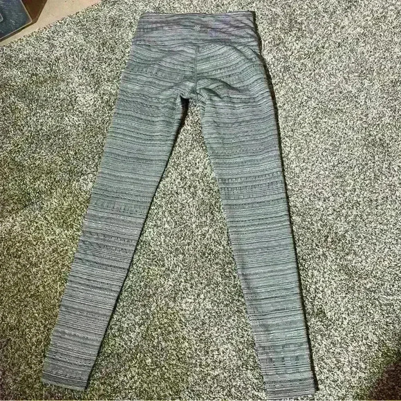 Athleta Gray Texture Tight Leggings Womens XS Stripe Yoga Stretch Athletic - Picture 9 of 10